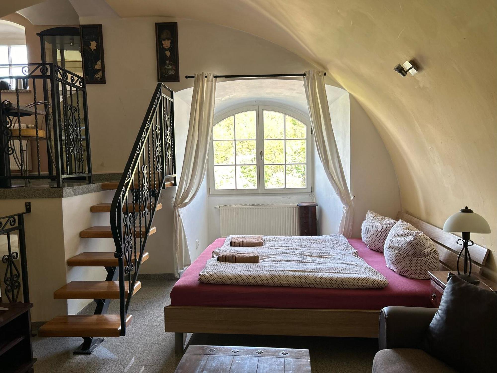 Rezidence Napoleon Apartment Локет Екстериор снимка