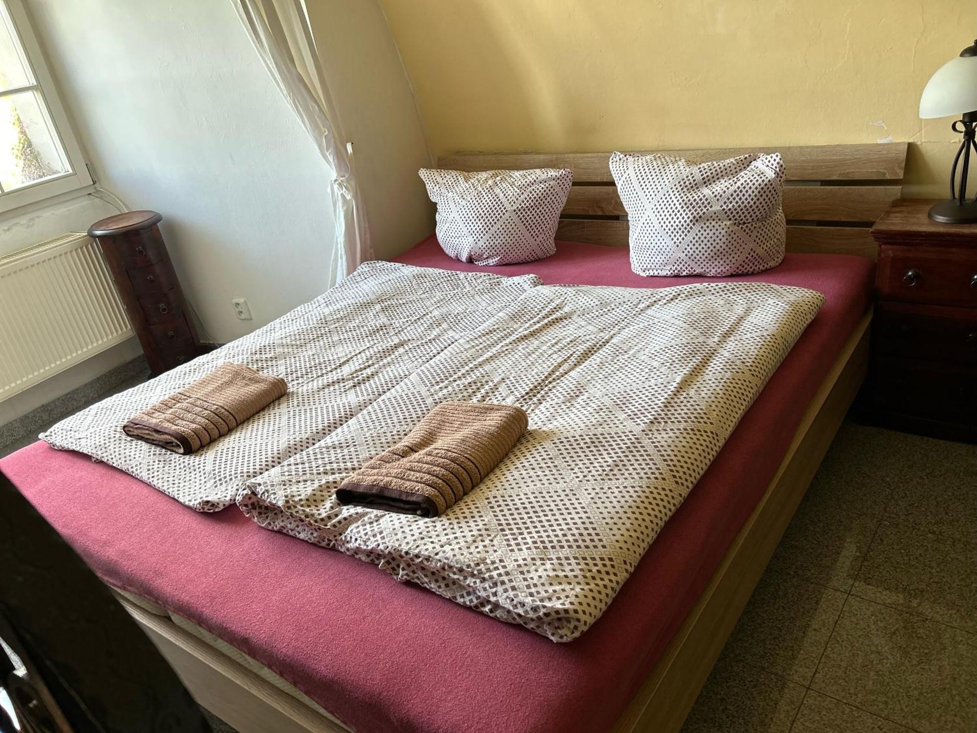 Rezidence Napoleon Apartment Локет Екстериор снимка