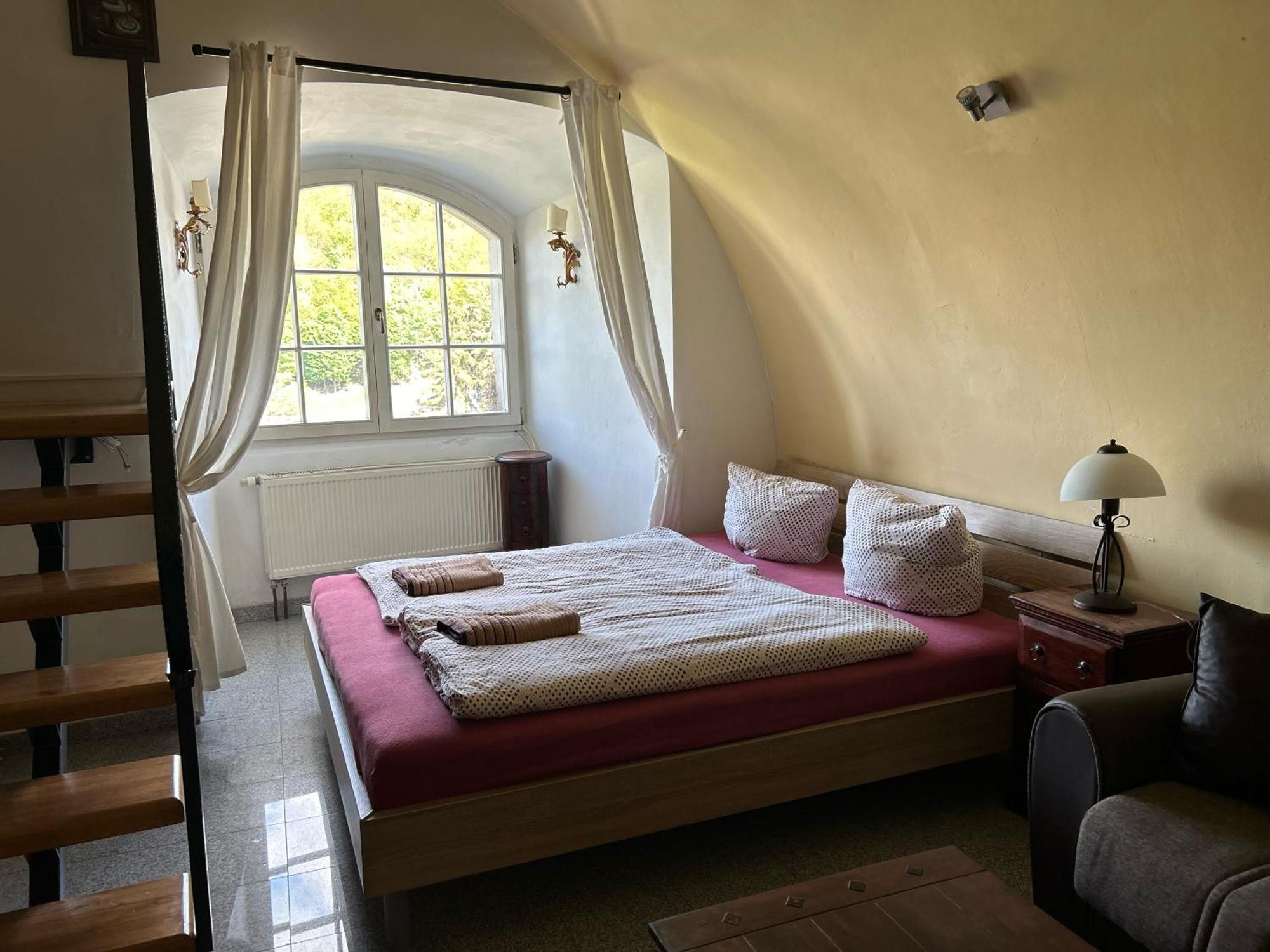 Rezidence Napoleon Apartment Локет Екстериор снимка